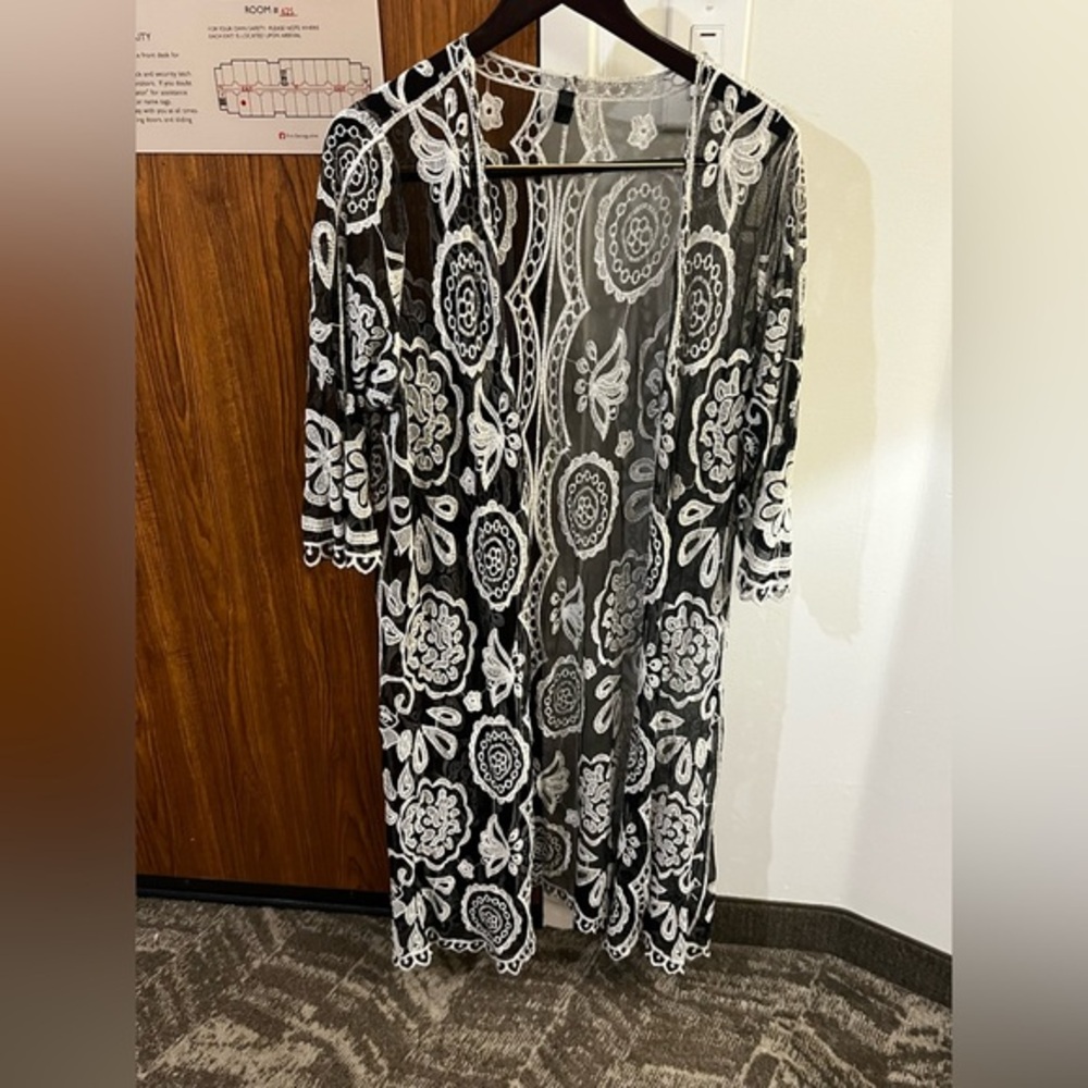 Classic 3/4-Sleeve Open-Front Embroidered Black and White Sheer Lace Kimono